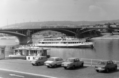 Magyarország, Budapest XIII., pesti alsó rakpart, Jászai Mari téri hajóállomás, szemben a Margit híd., 1984, Obetkó Miklós, Dacia 1310, Wartburg 353, Budapest, Fortepan #277476