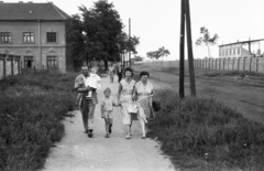 Hungary, Budapest XIII.,Budapest XIV., Tatai utca, a felvétel az Ambrus utca közalében készült, jobbra a BVSC sporttelep tribünje látható., 1959, Obetkó Miklós, Best of, Budapest, Fortepan #277490