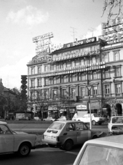 Magyarország, Budapest VI., Oktogon (November 7. tér), szemben a 4-es számú ház, balra a Teréz (Lenin) körút., 1986, Obetkó Miklós, Budapest, Fortepan #277543