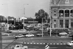 Magyarország, Budapest VI., Teréz (Lenin) körút, autóbusz-végállomás és parkoló a Váci út és a Nyugati pályaudvar között., 1986, Obetkó Miklós, pályaudvar, taxi, Honda-márka, Budapest, Fortepan #277564