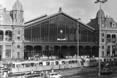 Magyarország, Budapest VI., Teréz (Lenin) körút, villamosmegálló a Nyugati pályaudvar előtt., 1986, Obetkó Miklós, villamos, pályaudvar, Budapest, Fortepan #277565