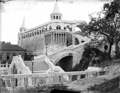 Magyarország, Budapest I., Schulek lépcső a Halászbástya alatt, a Kolozsvári-fivérek prágai Sárkányölő Szent György szobrának másolata., 1903, Deutsche Fotothek / Brück und Sohn, Schulek Frigyes-terv, épített örökség, Szent György-ábrázolás, lovas szobor, Budapest, bástya, lépcső, Fortepan #277642