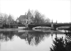 Magyarország, Városliget, Budapest XIV., a Városligeti-tó feletti híd hátterében a Vajdahunyad vára., 1903, Deutsche Fotothek / Brück und Sohn, híd, Alpár Ignác-terv, tó, Budapest, Fortepan #277661