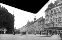 Hungary, Budapest V.,Budapest XIII., Nyugati tér, szemben a Szent István (Lipót) körút., 1904, Deutsche Fotothek / Brück und Sohn, flag, street view, tram, gas lamp, architectural ornament, building statue, sweeper, coffee house, ad pillar, savings bank, Budapest, Fortepan #277679