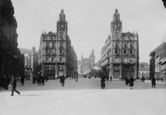 Hungary, Budapest V., Ferenciek tere (Kígyó tér), Klotild paloták, távolabb a Belvárosi templom és az Erzsébet híd látható., 1904, Deutsche Fotothek / Brück und Sohn, square, tenement house, twins, Budapest, Fortepan #277686