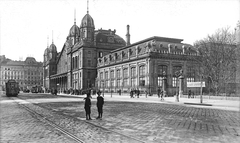 Hungary, Budapest VI., Teréz körút, Nyugati pályaudvar., 1904, Deutsche Fotothek / Brück und Sohn, tram, boys, train station, Gustave Eiffel-design, Budapest, Fortepan #277688