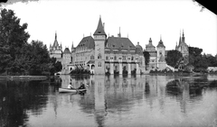 Hungary, Budapest. Burg Vajdahunyad (Landwirtschaftliches Museum, Bau zur Millenniumsausstellung 1896 und Umbau 1901-1907; Ignác Alpár) im Stadtwäldchen, 1905, Deutsche Fotothek / Brück und Sohn, monument, Ignác Alpár-design, boating, lake, Fortepan #277754