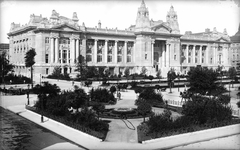 Hungary, Budapest V., Szabadság tér, Tőzsdepalota (Alpár Ignác, 1902-1907)., 1905, Deutsche Fotothek / Brück und Sohn, Horse-drawn carriage, handbarrow, relief, architectural ornament, stock exchange, eclectic architecture, Ignác Alpár-design, Budapest, Fortepan #277766