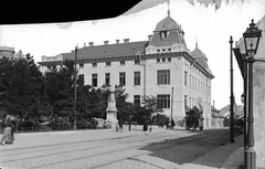 Hungary, Budapest I., Dózsa György (Palota) tér, jobbra az Attila út (körút), szemben a Magyar királyi darabont testőrségi laktanya., 1908, Deutsche Fotothek / Brück und Sohn, vanished building, Budapest, Fortepan #277845