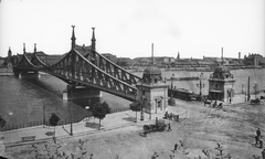 Magyarország, Budapest XI., Szent Gellért tér, a Szabadság (Ferenc József) híd vámszedő épületei a budai hídfőnél., 1911, Deutsche Fotothek / Brück und Sohn, villamos, Budapest, Fortepan #277871