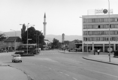 Bosnia and Herzegovina, ulica Kralja Petra I Karađorđevića, szemben a Ferhad pasa mecset (Dzsmija Ferhadija)., 1977, Artfókusz, Fortepan #277890