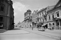 Szlovákia, Kassa, Fő tér (Hlavné namestie), balra az Állami Színház, jobbra a Szentháromság-templom., 1962, Artfókusz, Fábián József, Moszkvics 407, Fortepan #278201