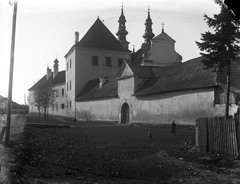 Szlovákia, Podolin, a főutca és a kolostor., 1906, Fortepan, fa, léckerítés, gyerek, kolostor, Fortepan #2783