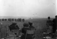 Svájc, Zürich, Dübendorf repülőtere, Farman-Voisin típusú repülőgép. "Dübendorfi Légihét" 1910. október 22-26., 1910, Schoch Frigyes, közlekedés, repülőgép, repülőtér, biplán, háttal, Fortepan #27832