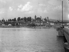 Svájc, Rapperswil, szemben balra a vár, jobbra a Szent János-templom (Pfarrkirche St. Johann) a Zürichi-tó hídjáról nézve., 1910, Schoch Frigyes, városkép, Fortepan #27833