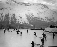 Svájc, St. Moritz, curlingpálya., 1910, Schoch Frigyes, sport, tél, életkép, hegy, seprű, curling, Fortepan #27839