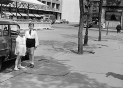 Magyarország, Budapest V., Petőfi tér, háttérben balra a Dunakert a Duna Szálló déli falánál, középen szemben a Régi posta utca., 1962, Artfókusz, Fábián József, gyerekek, iskolai egyenruha, Budapest, Fortepan #278394