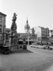 Csehország, Brno, Piactér (Zelný trh), előtérben a Szentháromság-szobor, jobbra a régi városháza tornya., 1963, Artfókusz, Fábián József, Csehszlovákia, Fortepan #278428