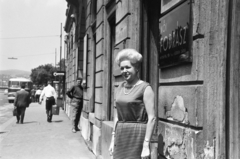 Magyarország, Budapest V., Apáczai Csere János utca, a felvétel a 17. számú ház előtt készült. Az autóbusz az Eötvös térnél áll., 1961, Artfókusz, Fábián József, Best of, Budapest, Fortepan #278443