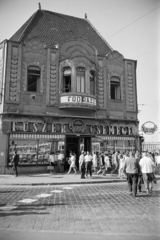 Hungary, Óbuda, Budapest III., Flórián tér - Vörösvári út (mára már lebontott) saroképület., 1965, Artfókusz, crosswalk, Show window, Csemege enterprise, window, Budapest, Fortepan #278553