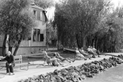 Hungary, Balatonboglár, Szentmihályi út 15., a Fővárosi 1. sz. Építőipari Vállalat Üdülője, Balaton-part., 1960, Artfókusz, shore, relaxation, Fortepan #278593