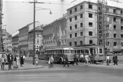 Magyarország, Budapest VIII., Üllői út - József körút kereszteződés, szemben a Corvin (Kisfaludy) köz melletti felújítás alatt álló sarokház látható., 1959, Artfókusz, Fábián József, utcakép, villamos, állvány, trolibusz, Budapest, Fortepan #278603