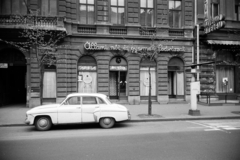 Magyarország, Budapest VIII., Múzeum körút 10., Állami női és gyermek fodrászat., 1973, Artfókusz, Fábián József, Wartburg 311/312, fodrászat, Budapest, Fortepan #278733