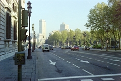 Spanyolország, Madrid, a Calle de Bailén a Királyi Palota előtt, szemben a Torre de Madrid felhőkarcoló., 1974, Artfókusz, Fábián József, Fortepan #278854