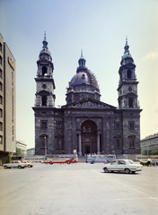 Magyarország, Budapest V., Szent István tér, Szent István-bazilika (Ybl Miklós, 1906.)., 1983, Artfókusz, Fábián József, Budapest, Bazilika, automobil, Fortepan #278925