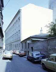 Magyarország, Budapest V., Bástya utca, szemben a felújított épület a Kecskeméti utca sarkán áll., 1984, Artfókusz, Fábián József, VAZ 2103/2106, épület, automobil, Budapest, Fortepan #279003