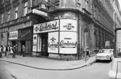 Hungary, Budapest VII., Király (Majakovszkij) utca és Kürt utca sarok. A VÉNUSZ Fodrász Szövetkezet férfi fodrászata., 1977, Artfókusz, hairdresser, Budapest, hat shop, tradie, Fortepan #279041