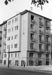 Hungary, Budapest III., Lajos utca, szemben az Evező utca., 1957, Artfókusz, Budapest, men, building, street view, Fortepan #279150