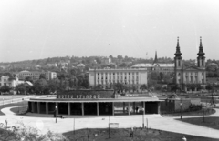 Magyarország, Budapest XI., Bartók Színpad (később Budai Parkszínpad) a Feneketlen-tó mellett. Szemben a József Attila (később Budai Ciszterci Szent Imre) Gimnázium és a Szent Imre-templom., 1963, Artfókusz, Fábián József, Budapest, Fortepan #279239