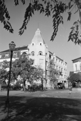 Magyarország, Budapest XIV., Stefánia (Népstadion) út, szemben a felújított 55-ös számú ház, jobbra a Cserei utca torkolata., 1964, Artfókusz, Fábián József, Budapest, Fortepan #279268