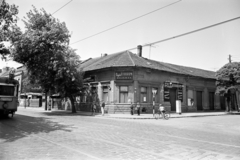 Magyarország, Budapest XIV., Erzsébet királyné útja, szemben a 118. szám alatt, az Őv utca sarkán a Zuglói étterem., 1963, Artfókusz, Fábián József, kerékpár, kockakő, étterem, villamos, Budapest, Fortepan #279354