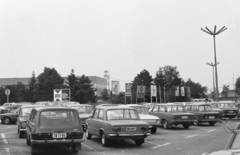 Magyarország, Ferihegyi (ma Liszt Ferenc) repülőtér, Budapest XVIII., parkoló., 1980, Artfókusz, Fábián József, Budapest, Fortepan #279379