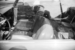 Hungary, Budapest XI., Szent Gellért tér, a felvétel a Gellért Szálló parkolójában készült., 1965, Artfókusz, Budapest, vehicle interior, reflection, photography, Fortepan #279387