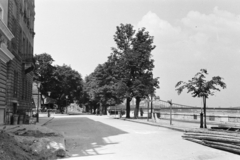 Magyarország, Budapest I., Várkert (Groza Péter) rakpart a Fogas utcától az Ybl Miklós tér felé nézve. Jobbra a Széchenyi Lánchíd., 1964, Artfókusz, Fábián József, Budapest, Fortepan #279613