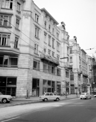 Magyarország, Budapest V., Felszabadulás tér (Ferenciek tere) 4-es számú ház az Irányi utcai kerszteződéstől nézve., 1972, Artfókusz, Fábián József, Budapest, Fortepan #279641