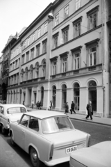 Magyarország, Budapest V., Petőfi Sándor utca, szemben a felújított 3-as számú ház., 1972, Artfókusz, Fábián József, rendszám, Trabant 601, Moszkvics 403, Renault 8, Budapest, Fortepan #279644