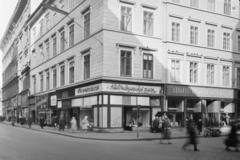 Magyarország, Budapest V., Váci utca - Kristóf tér sarok., 1960, UVATERV, cégtábla, Budapest, Fortepan #27979