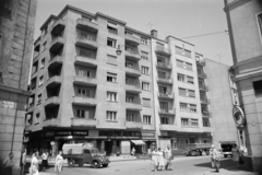 Magyarország, Budapest VII., Klauzál tér, balra a Csányi utca, szemben a sarkon a Dob utca 46/a-b számú ház látható., 1966, Artfókusz, Fábián József, Budapest, Fortepan #279955