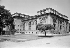 Hungary, Budapest XIV., Olof Palme sétány (Népstadion út) az 1885-ös Országos Általános Kiállításra épült Műcsarnok. 1954-től szobrászok, kőfaragók műhelye. Később a Képzőművészeti Kivitelező Vállalat székhelye., 1960, Artfókusz, Budapest, monument, Fortepan #280025