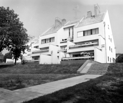 Magyarország, Budapest II., Józsefhegyi utca, a 24. és 20. szám alatti társasházak kert felőli homlokzata, 1985, Artfókusz, Fábián József, Budapest, Fortepan #280173