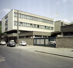 Magyarország, Budapest VII., Alsóerdősor utca 7., Korányi Sándor és Frigyes Kórház Baleseti Belgyógyászati Osztály (később Péterfy Sándor Utcai Kórház Rendelőintézet és Baleseti Központ)., 1978, Artfókusz, Fábián József, Budapest, automobil, épület, kerítés, Fortepan #280187