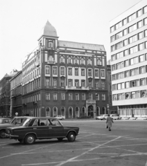 Magyarország, Budapest V., Szent István tér, balra a Zrínyi utca, jobbra a Sas (Guszev) utca., 1985, Artfókusz, Fábián József, Budapest, Fortepan #280206