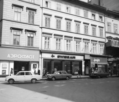 Magyarország, Budapest V., a Kristóf tér a Váci utcából nézve., 1982, Artfókusz, Fábián József, Budapest, automobil, utcakép, Swissair légitársaság, Aeroflot légitársaság, ház, Fortepan #280211