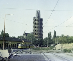 Magyarország, Budapest X., Kőrösi Csoma Sándor út, szemben a Szent László (Pataky István) téren a felállványozott harangtornyú Szent László-templom., 1976, Artfókusz, Fábián József, Best of, neon felirat, villamos, eszpresszó, templom, FVV CSM-2/CSM-4, Budapest, Fortepan #280257