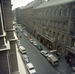 Magyarország, Budapest VI., Lázár utca, kilátás a 18-as számú házból a Dalszínház utca felé, balra az Operaház., 1980, Artfókusz, Fábián József, Budapest, Fortepan #280291