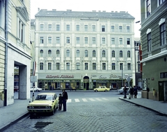 Magyarország, Budapest VII.,Budapest VIII., Huszár utca, szemben a felújított Rákóczi út 69-es számú ház., 1978, Artfókusz, Fábián József, Budapest, Fortepan #280315